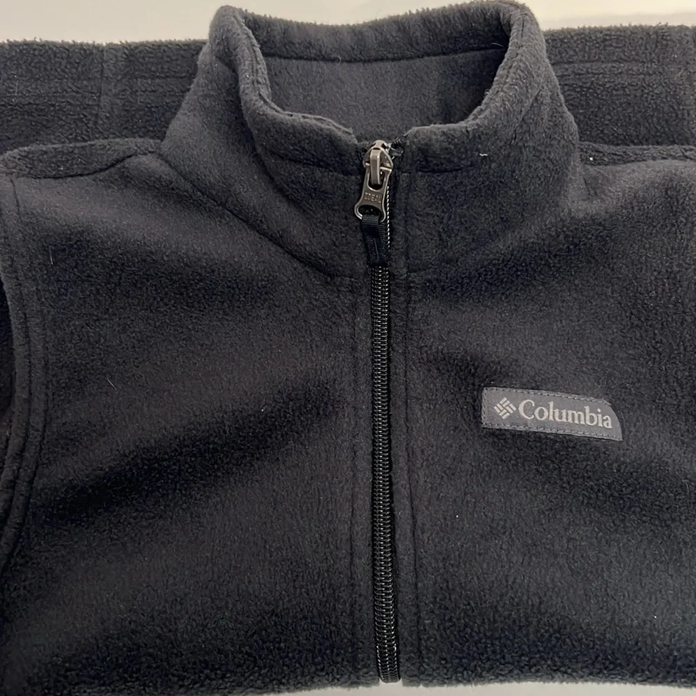 COLUMBIA Kid’s Black Fleece Full Zip Vest Size XS 6/7